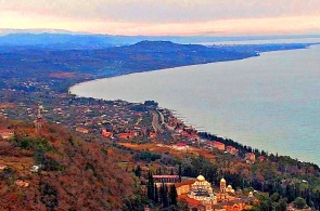 Vue de la ville depuis la montagne Iverskaya (panorama). Webcams Nouvel Athos