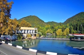 Parc en bord de mer. Le Lac des Cygnes. Nouvelles webcams Athos en ligne