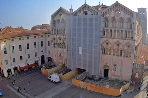 Place de la cathédrale. Webcams Ferrara