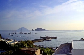 Jetée San Pietro et volcan Stromboli. Messine webcams en ligne