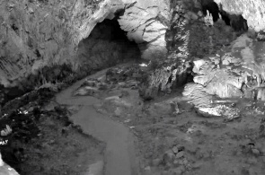 Vue intérieure des grottes de Perthosa. Webcams Salerne en ligne