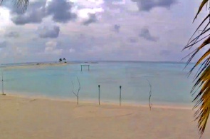 Vue sur la station balnéaire d'Innakhura. webcams des Maldives