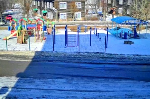 Microdistrict Dubitel. Aire de jeux. Angle 2. Webcams Mozhga en ligne