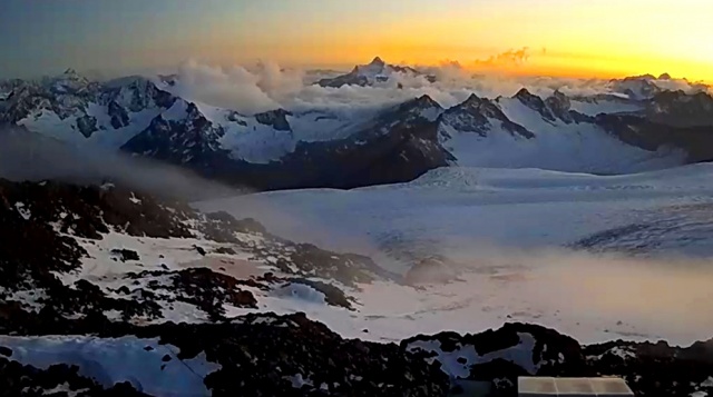 Vue sur la crête du Caucase. Webcams Région d'Elbrouz