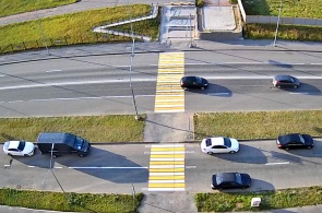 Passage pour piétons sur l'avenue Stroiteley. Webcams Kudrovo