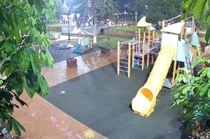 Aire de jeux pour enfants rue Boyko. Webcams de Georgievsk en ligne.