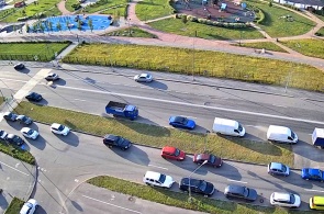 Passage piéton à proximité du Skate Park sur Stroiteley Avenue. Webcams Kudrovo