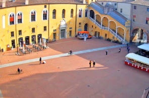 Vue sur la Pente (place de la ville). Webcams Ferrara