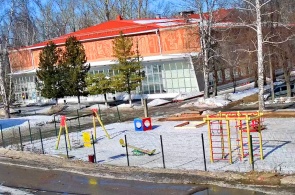 Microdistrict Dubitel. Aire de jeux. Webcams Mozhga en ligne